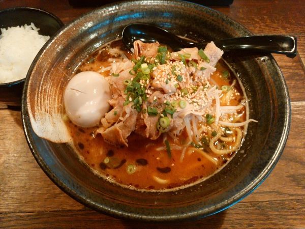 「辛ラーメン＋味玉＋ライス小」@麺や すする まる弐の写真