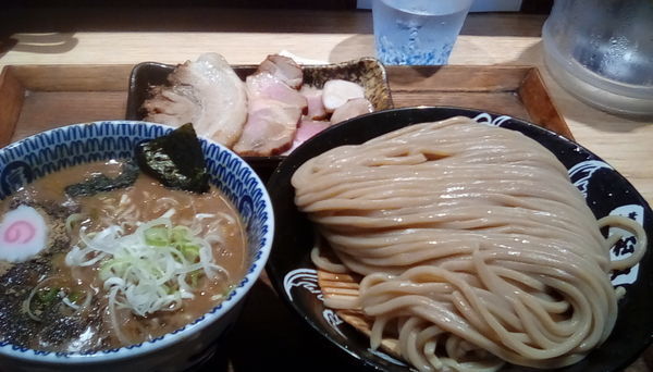 「つけ麺　中　+　極選チャーシュー」@中華蕎麦 とみ田の写真