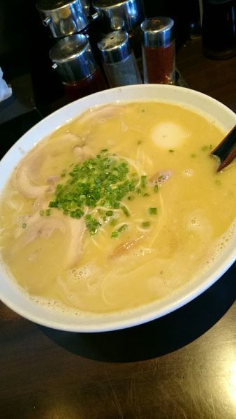 「濃厚鳥豚ラーメン 白  ７００円」@ラーメン 心道の写真