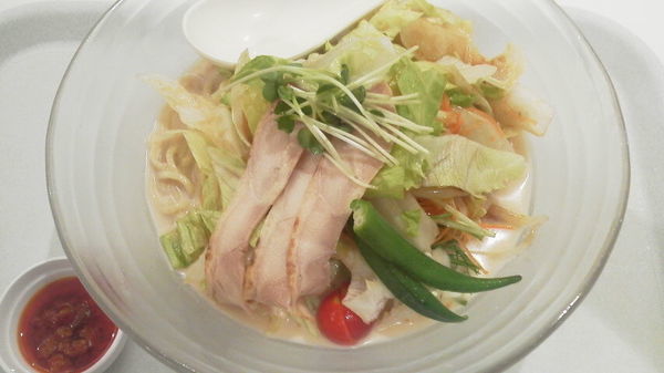 「冷やしちゃんぽん（白）+麺増量　「745円+無料」」@リンガーハット イオンモール春日部店の写真