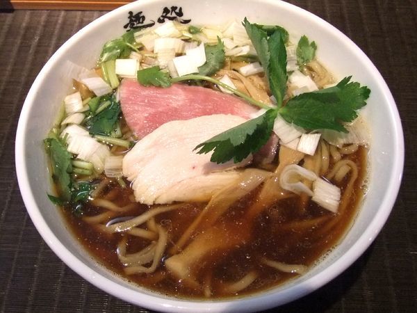 「醤油ラーメン（900円）」@麺処 以心の写真