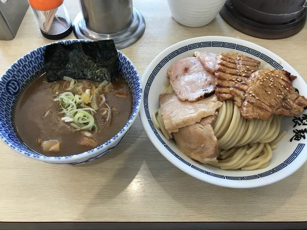 「チャーシュー濃厚豚骨魚介つけ麺」@心の味製麺 平井店の写真