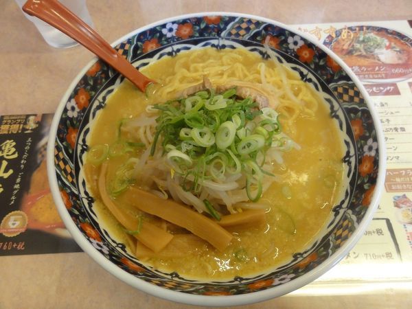 「カレーラーメン」@白熊 亀山本店の写真