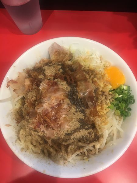 「まぜそば  魚粉＋鰹節 ニンニクマシ＋アブラ＋ショウガ」@用心棒の写真