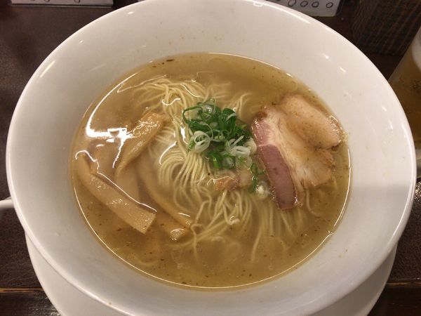 「しおらーめん」@ラーメン専門店 なるとやの写真