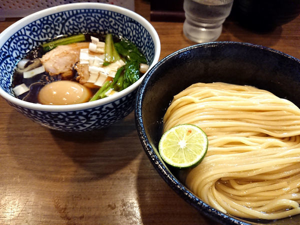 「限定 豚と蛤の贅沢醤油つけそば+味玉」@煮干しつけ麺 宮元の写真