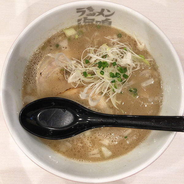 「魚介とんこつラーメン」@ラーメン海鳴 福岡空港店の写真