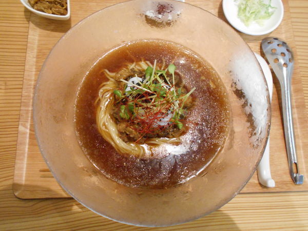 「かつお 昆布だしの牛スジ玉葱冷ラーメン」@ラーメン ル・デッサンの写真