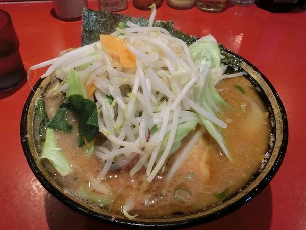 「ラーメン中盛り+野菜畑」@厚木家の写真