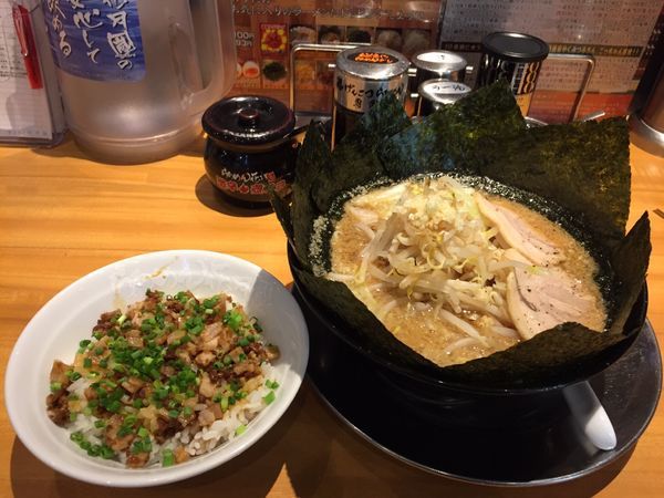 「嵐げんこつらあめんDEVIL（740円）ニンニク豚めし（290円」@らあめん花月嵐 Bivi仙台店の写真