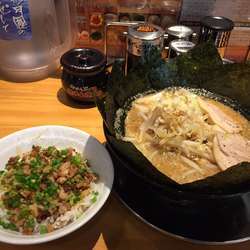 嵐げんこつらあめんDEVIL（740円）ニンニク豚めし（290円