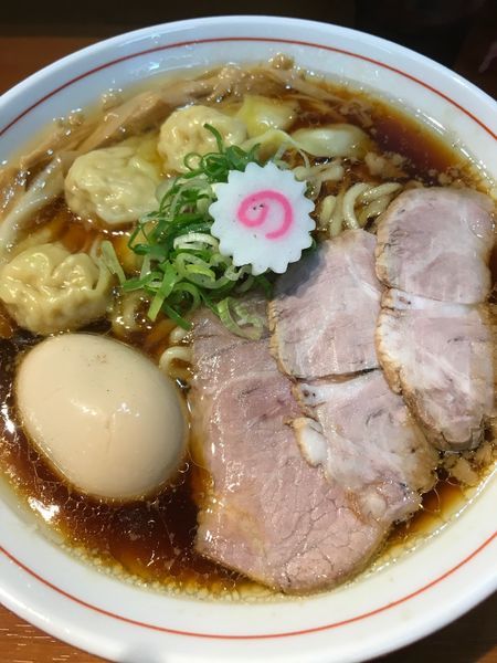 「特中華そば（大盛り）」@横浜中華そば 維新商店の写真