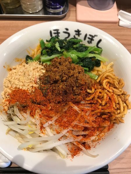 「汁なし坦々麺（辛め・大盛り）」@ほうきぼし 関内セルテ店の写真