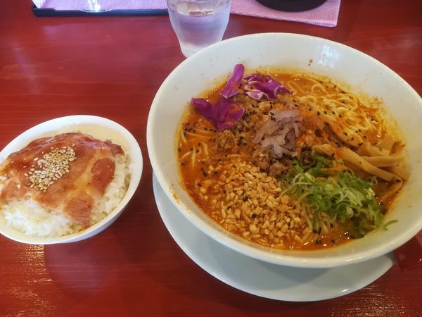 「えべっさんの担担麺と華麗なキャリー（Bセット、大盛）」@ら～めんつけ麺 えびすの写真