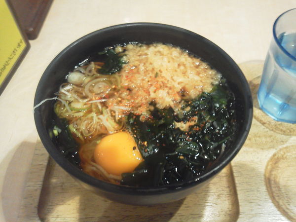 「月見そば 500円」@立喰いそば酒処 つきじ亭の写真