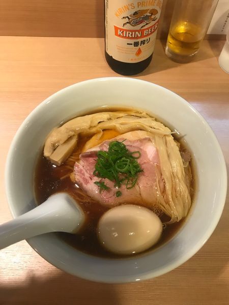 「特製醤油ラーメン➕瓶ビール」@らぁ麺 はやし田 新宿本店の写真