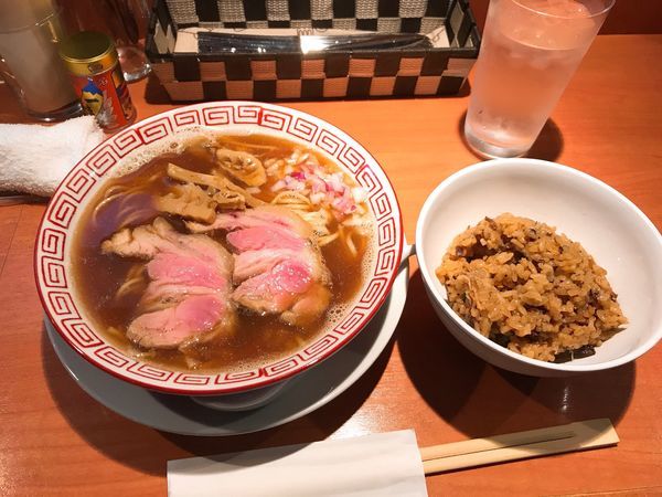 「煮干し醤油ラーメンと高菜まぜご飯1000円」@食堂酒場 Graciaの写真