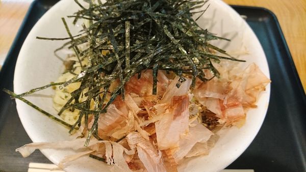 「ぶっかけそば(並)」@なぜ蕎麦にラー油を入れるのか。 東新宿店の写真