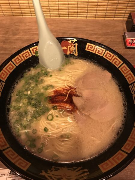 「ラーメン＋替え玉＋にんにく」@一蘭 大阪茨木店の写真