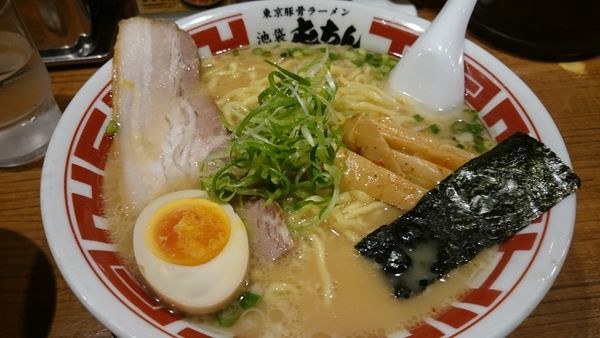 「東京豚骨ラーメン（680円）」@屯ちん 池袋本店の写真