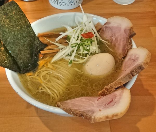 「特製 薫塩らーめん & チャーシュー増」@らーめん マル汁屋の写真