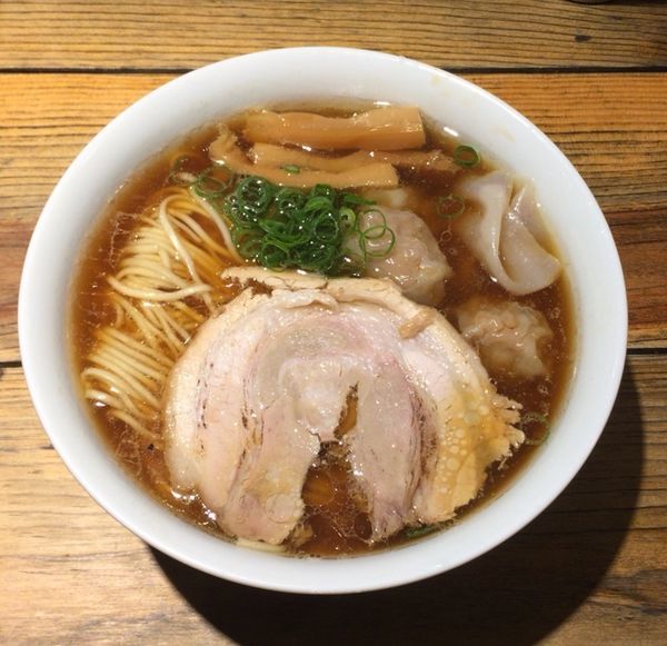 「純粋金華豚ワンタンそば 塩」@松戸中華そば 富田食堂の写真