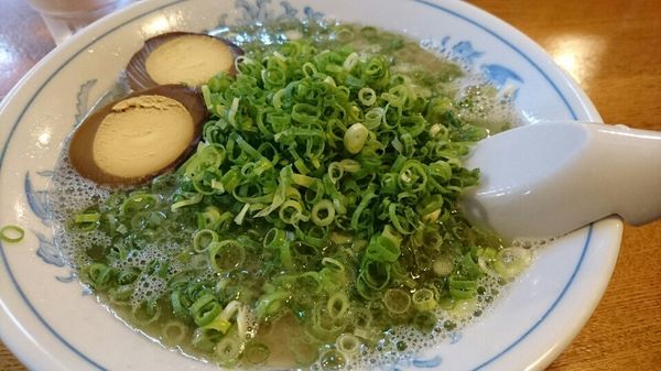 「ネギラーメン+味たまご @820円」@博多ラーメン ばりこて 都立家政店の写真