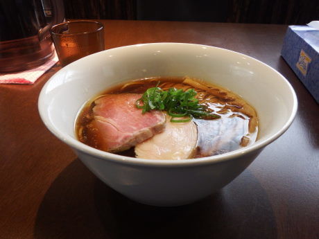 「醤油らぁ麺」@らぁ麺 すぎ本の写真