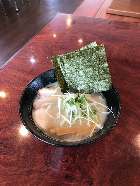 「あら塩豚骨拉麺」@拉麺 空の写真
