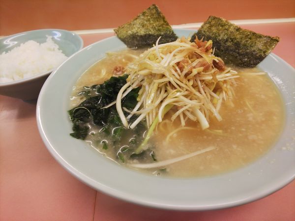 「ネギラーメン＆ライス」@ラーメンショップ椿 新奥多摩街道店の写真