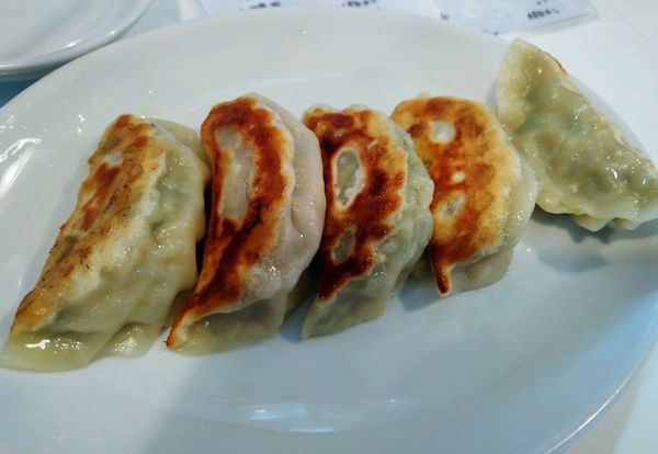 「手作り餃子(5個) 400円」@中華そば わたなべの写真
