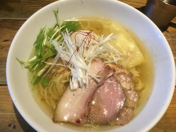 「香彩鶏だし特製塩ラーメン990円」@麺屋 翔 西新宿本店の写真
