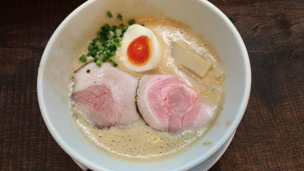 「豚CHIKIしょうゆラーメン」@ラーメン家 みつ葉 本店の写真