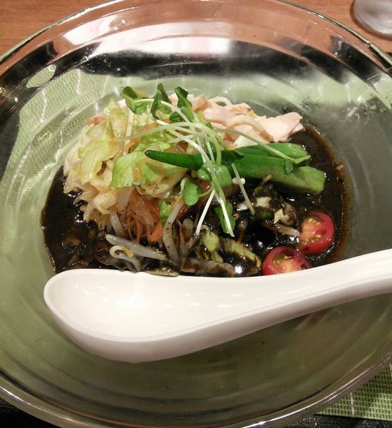 「冷やしまぜめん黒　７４５円」@リンガーハット 京急鶴見店の写真