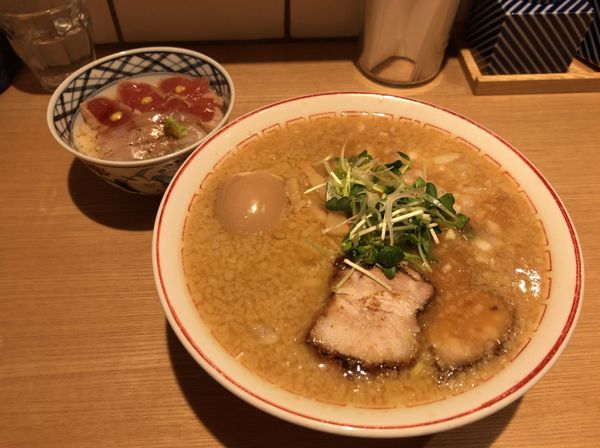 「煮卵味噌ラーメンまったり＋鯛と鮪の江戸前丼」@きたかた食堂の写真