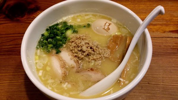 「白湯らーめん+味玉子」@鶏の穴の写真