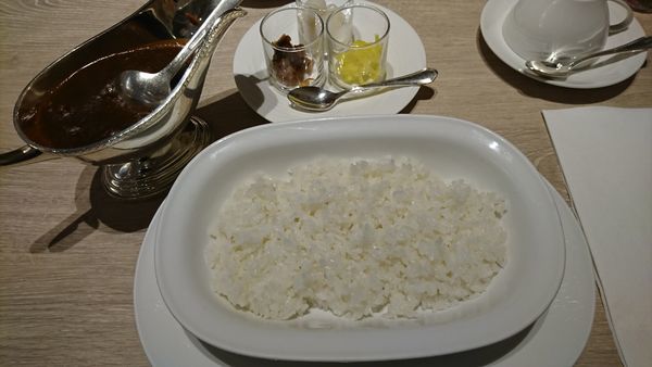 「ビーフカレー　２０００円（税サ・別）」@オールデイダイニング サツキの写真