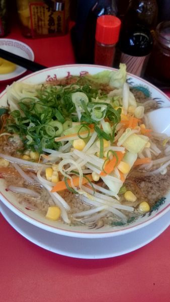 「特製醤油野菜のせラーメン（７５０円）」@ラーメン魁力屋 都筑中原街道店の写真