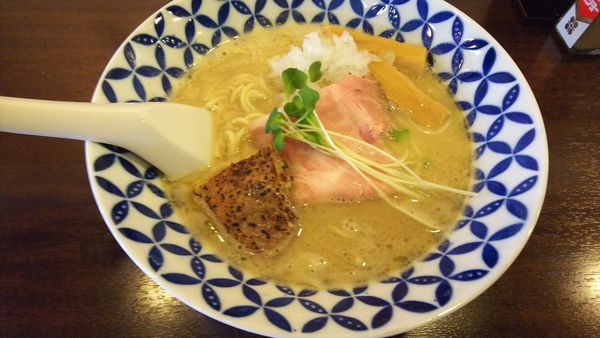 「濃厚鶏白湯らーめん」@麺場ニ寅 川越店の写真