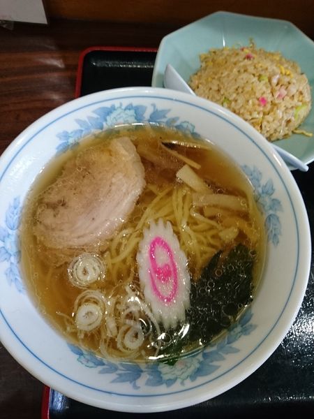 「チャーハンセット(チャーハン・ラーメン) 850円」@手打ちらーめん 栄楽の写真