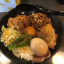 坦坦まぜそば 麺増量無料 ほぐし豚