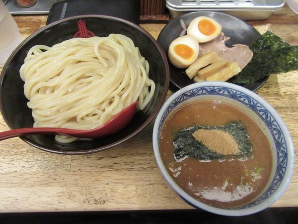「三田盛りつけ麺中盛（１０６０円）」@つけ麺専門店 三田製麺所 有楽町店の写真