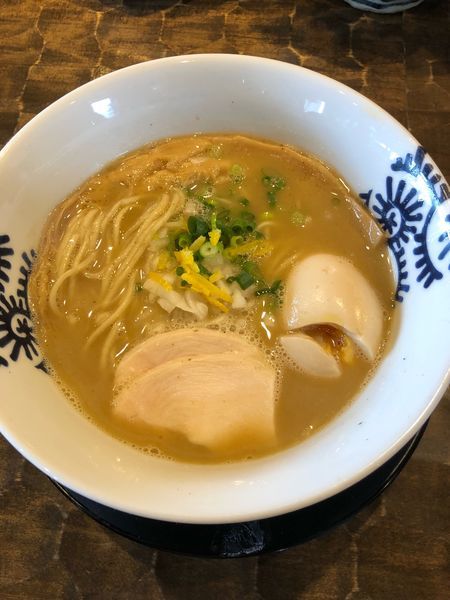 「【限定】魚介鶏そば  くずれ味玉」@特級鶏蕎麦 龍介の写真