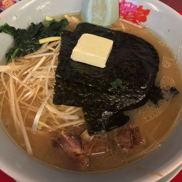 「醤油ネギラーメン　740円　バター　60円」@ラーメン山岡家 大泉店の写真