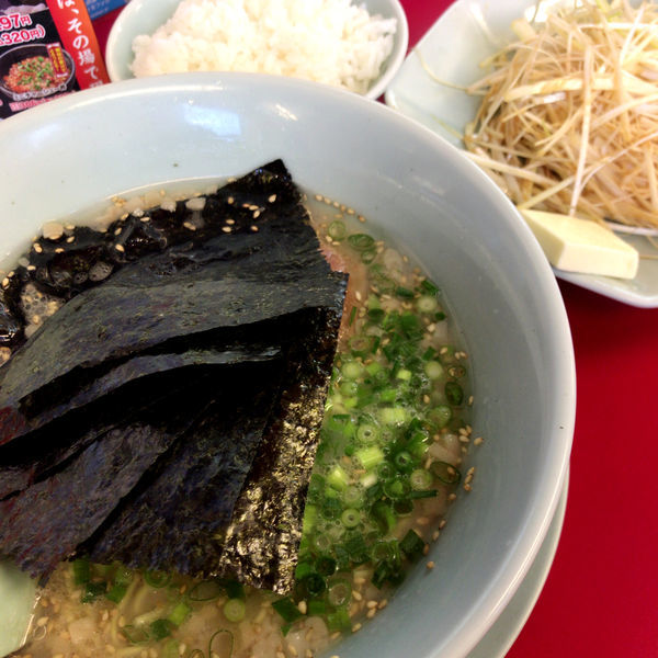 「朝ラーメン450円　海苔5枚　和えネギ160円　バター60円」@ラーメン山岡家 大泉店の写真