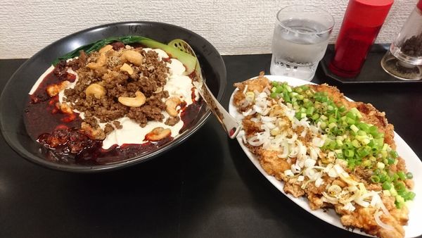 「【期間限定】クリーミー冷やし担担麺+揚チキン(油淋鶏風)」@自家製麺SHINの写真