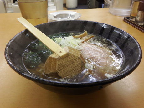 「醤油ラーメ」@天下一 五反田店の写真