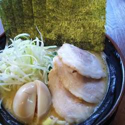 醤油ラーメン(全部のせ) ￥880