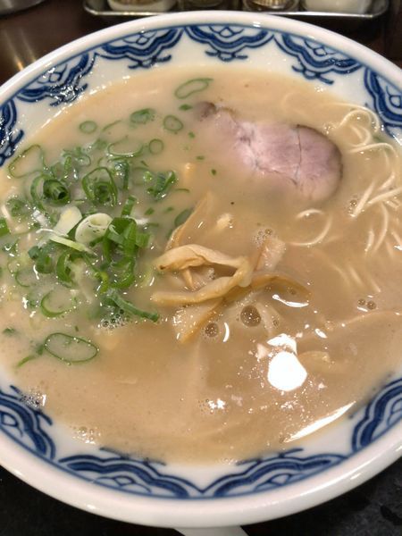 「らぁめん ¥700」@博多麺房 赤のれん 西麻布本店の写真