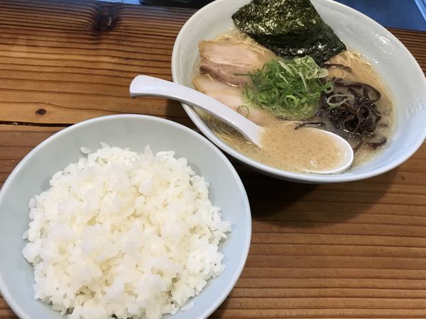 「ラーメン サービスライス ¥650」@博多濃麻呂 二子玉川店の写真